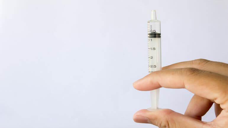 Les erreurs concernent principalement les faibles volumes de dose prescrits (0,25 à 1,5 mL).