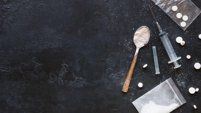 Environ 350 000 « usagers problématiques de drogues » en France (OFDT 2019).