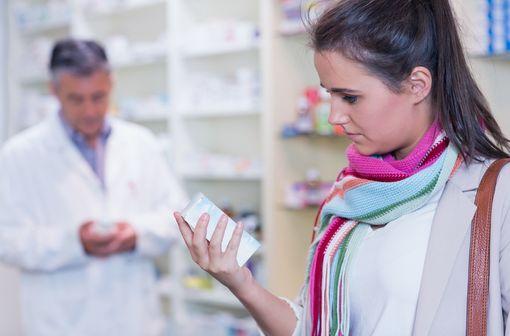 Les médicaments de médication officinale peuvent être présentés en accès direct dans les pharmacies (illustration).