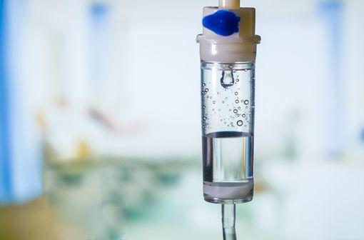 Les spécialités PEDIAVEN AP-HP solutions pour perfusion sont indiquées dans la nutrition parentérale lorsque l'alimentation entérale est impossible, insuffisante ou contre-indiquée (illustration).